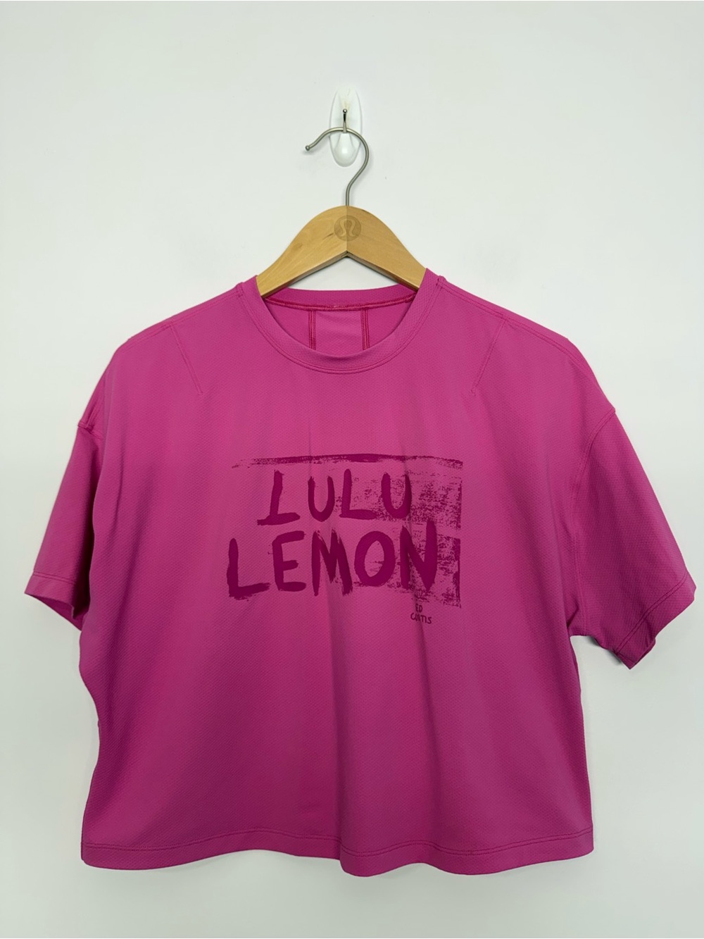 Lululemon Abrasion-Resistant Training T-Shirt Ed Curtis Sonic Pink Size 6 22”